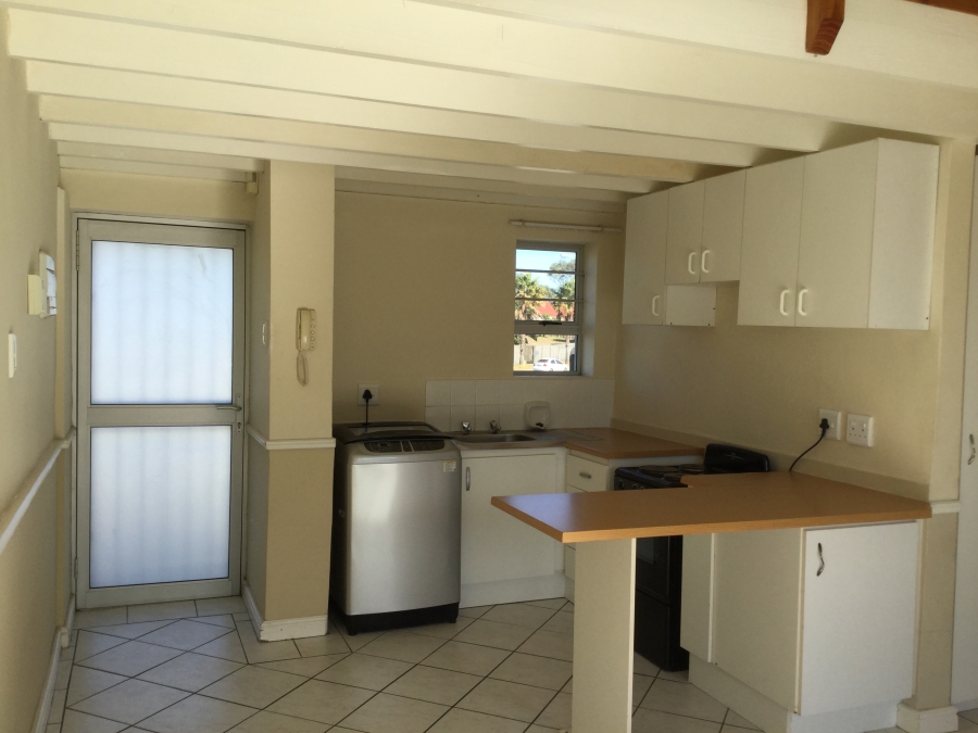 To Let 1 Bedroom Property for Rent in Humewood Eastern Cape